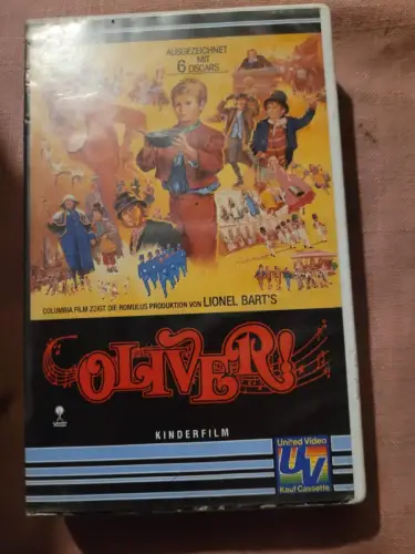 Oliver! (VHS)