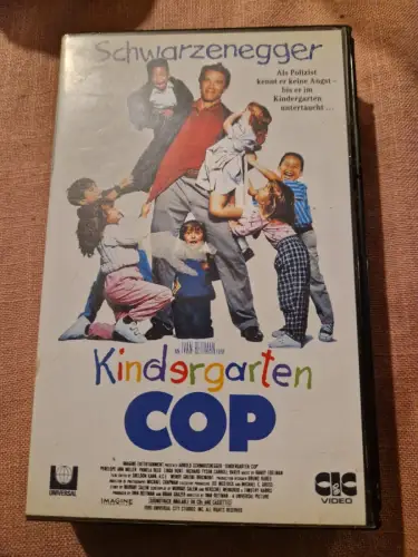 Kindergarten Cop (VHS)