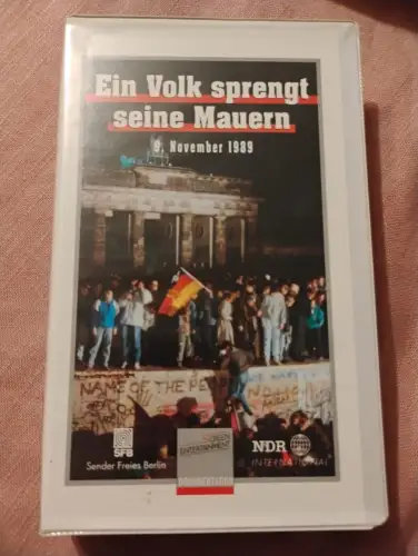 Ein Volk sprengt seine Mauern (VHS)