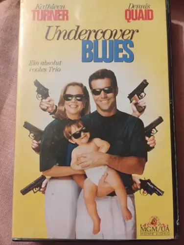 Undercover Blues [VHS]