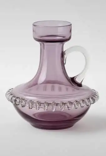 ​Vintage Glaskaraffe Amethyst 60er ​Mid Century Vase Lila Glas ​Dekoration Zeitstücke 1900 bis 1980 ​Edles Sammlerstück Amethystglas ​Dekanter Reliefband