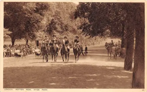 B86047 rotten row hyde park riding horse london uk