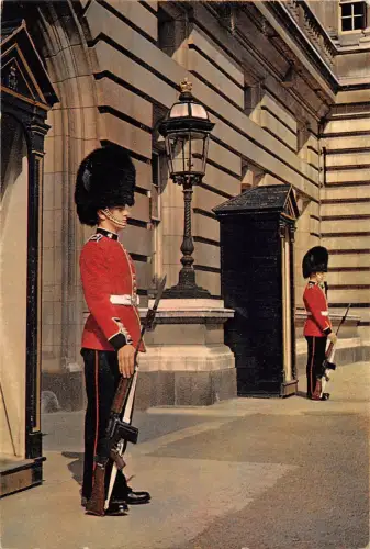 B97120 the queens guard london military uk