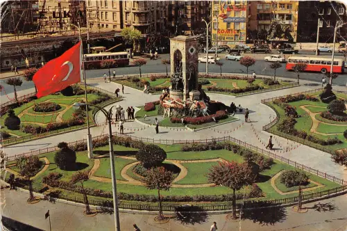 B73371 Istanbul toksim et le menument de la rebulique bus autobus Türkei
