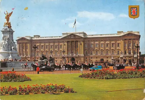 B102402 london buckingham palace and victoria memorial uk