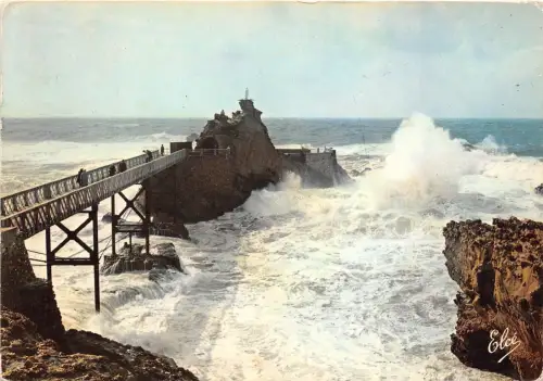 BR8426 Biarritz Tempete au Rocher de la Vierge france