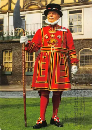 BR83039 london the yeoman warder tower of london military militaria uk