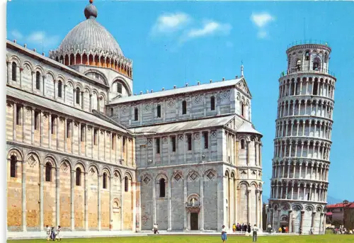 BG13520 pisa caratteristica del duomo e torre pendente italy