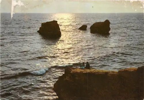 BR13930 Sion sur l ocean Contre jour sur les rochers france