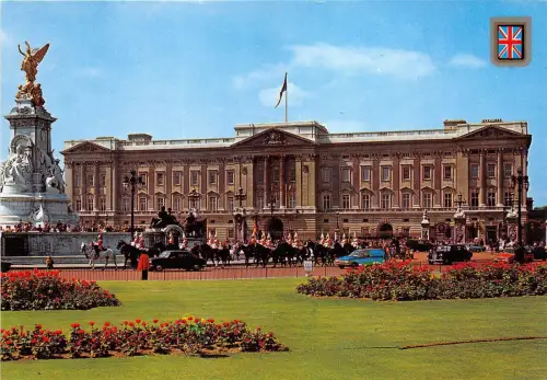 BT18739 buckingham palace and victoria memorial london uk