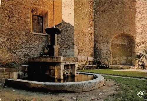 BR15964 Fontaine des Neuf Jets Ceret France