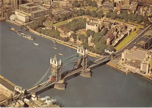 B103107 tower of london air view uk
