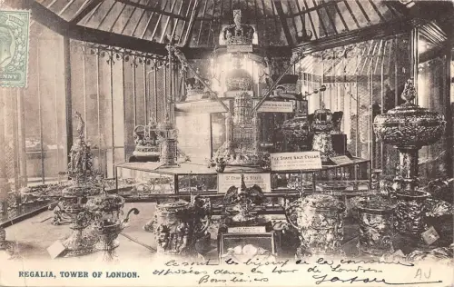 BR65266 Regalia Tower of London UK