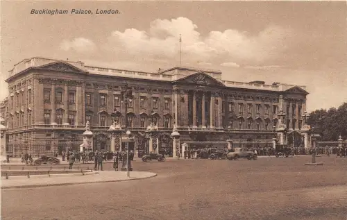 B85751 car voiture buckingham palace london uk