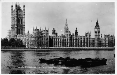 BR61376 Houses of Parliament Schiff Bateaux Echtfoto London UK