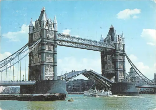 BR89425 London Tower Weiler Tower Bridge Schiff Bateaux UK