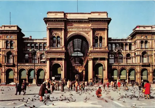 B84348 galleria vittorio emanuele milano roma italy
