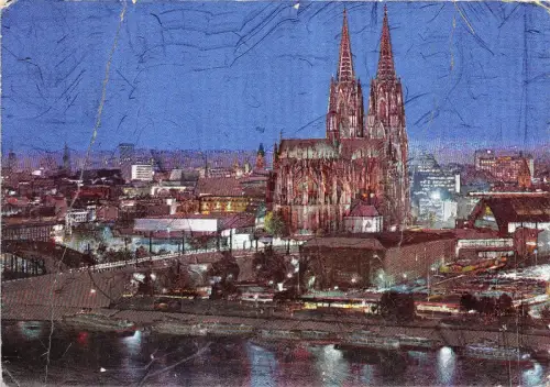 B47247 Köln am Rhein Der Dom mit Blick zum Rheinufer Schiff Bateaux Germany