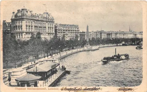 B85814 Thames Embankment Ship Bateaux London UK
