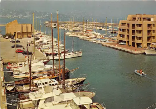 BR15774 La Faviere port de bormes le mimosas Schiff bateaux france