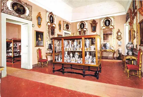 BG11400 museo correale di terranova sorrento salone dei vasi cinesi italy