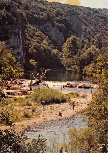 B49598 Bas Vivarais Baignade dans les Gorges de la Ceze france