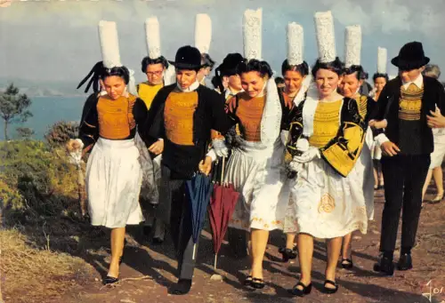 BR23938 Bretagne Groupe de jeunes en Costume du pays Bigouden france