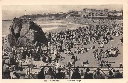 B37238 Biarritz la grande plage france