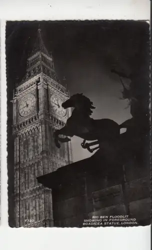 BF32990 Big Ben Flutlicht zeigt im Vordergrund London UK Vorder-/Rückseite Bild