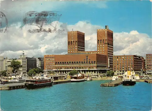 BR6327 Oslo Blick auf den Hafen und das Osloer Rathaus Norwegen