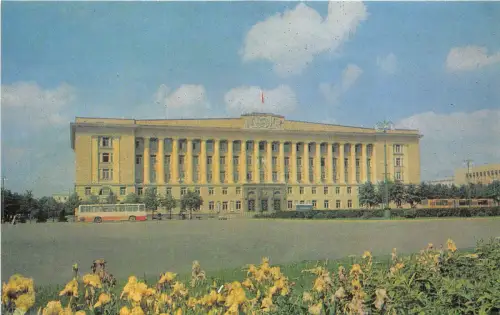 B54660 Nowgorod Das Haus der Sowjets auf dem Siegesplatz Russland