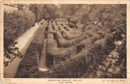 uk19006 the maze hampton court palace london real photo uk