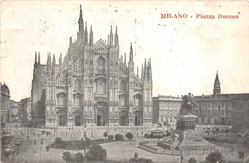 BR32895 Milano Piazza Duomo italy