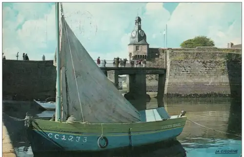 BR2656 Concarneau le beffroi a l entree de la ville close france