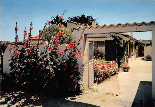 BR2655 Ile de Re Le Bois une joile maison dleurie france