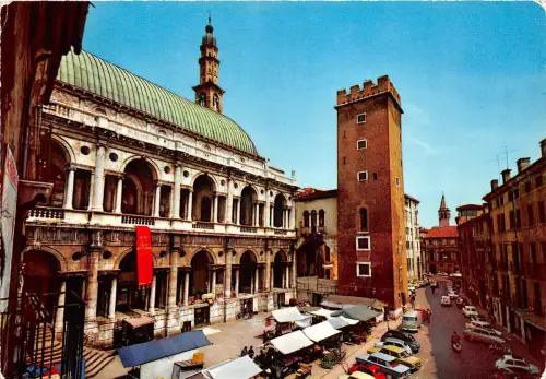 B33623 Vicenza Gräser Platz Italien