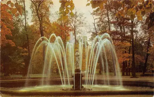 B74329 Der Vorabendbrunnen Petrodvorets Russland