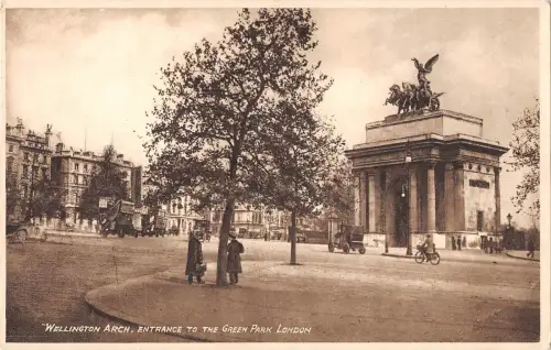 uk3780 wellington arch entry to the green park london car bike real photo uk