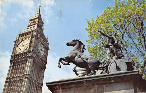 uk7572 big ben and boadicea statue london uk horse