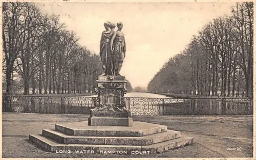 BR79737 Long Water Hampton Court UK