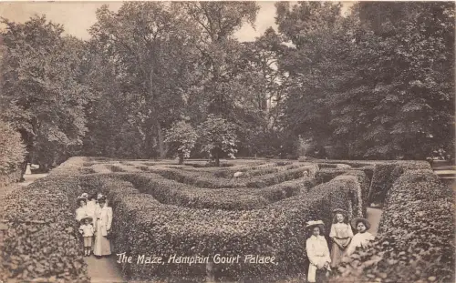 B85741 the mazza hampton court palace london uk