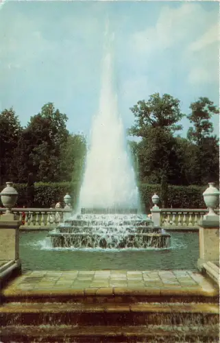 B74332 der Pyramidenbrunnen Petrodvorets Russland