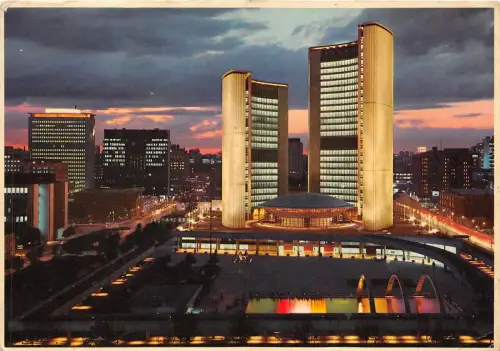 B66733 Rathaus und Nathan Phillips Square Toronto Kanada