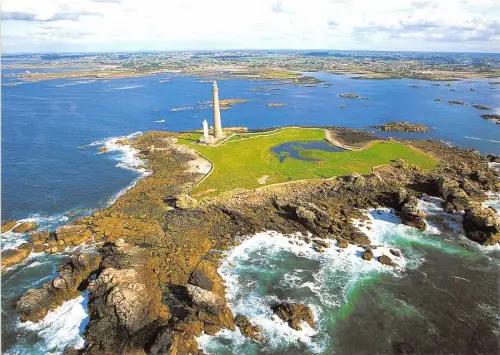 B51687 Ploguerneau L`Ile vierge et ses deux phares Leuchtturm Phares france