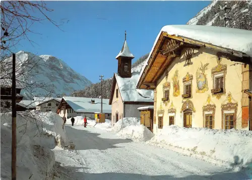 BG26940 leutaschtal ortteil gasse mit der hohen munde tirol österreich