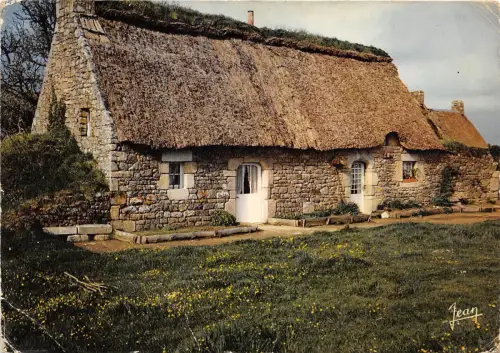 BR309 France Chaumiere bretonne