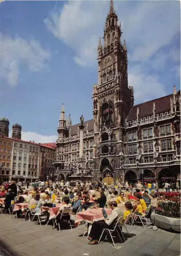 B47235 München Mrienplatz mit Rathaus Deutschland