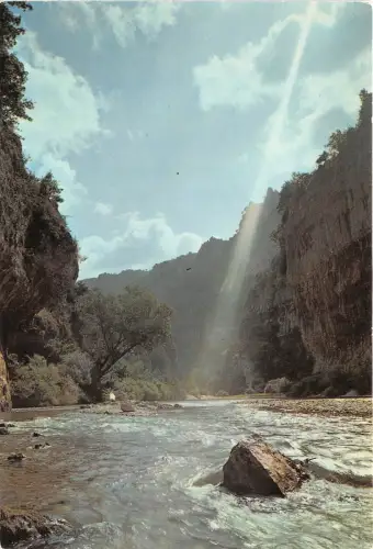 B53183 Les Gorges du Tarn Contre jour dans les detroits france
