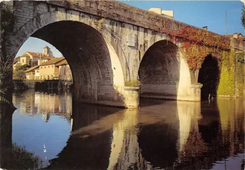 BR8505 Saint Palais Le pont et l'Eglise france