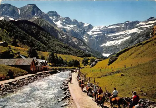 B52548 Les Pyrenees Gavarine caravane en route vers le Cirque france